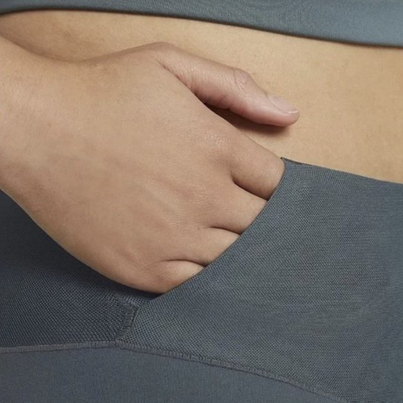 Nike DH4430 One Luxe Icon Clash  Mid-Rise Crop Leggings Green - Picture 4 of 7